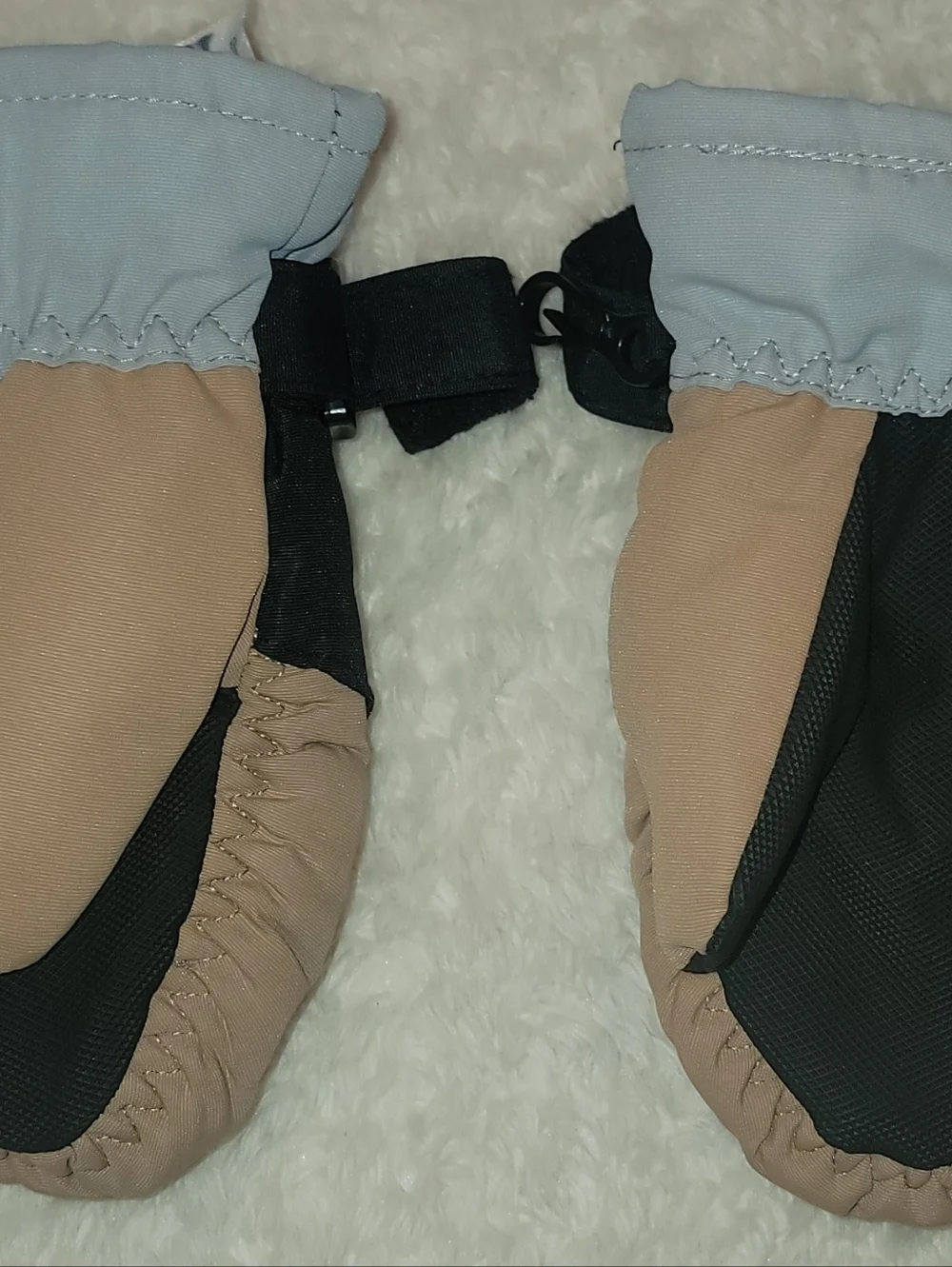 Swiss Tech ski mittens and tan black and gray 3t/1 Size